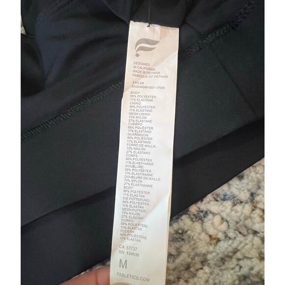 NWT Fabletics Oasis Twist Sport Bra Size Medium Black - Picture 5 of 8